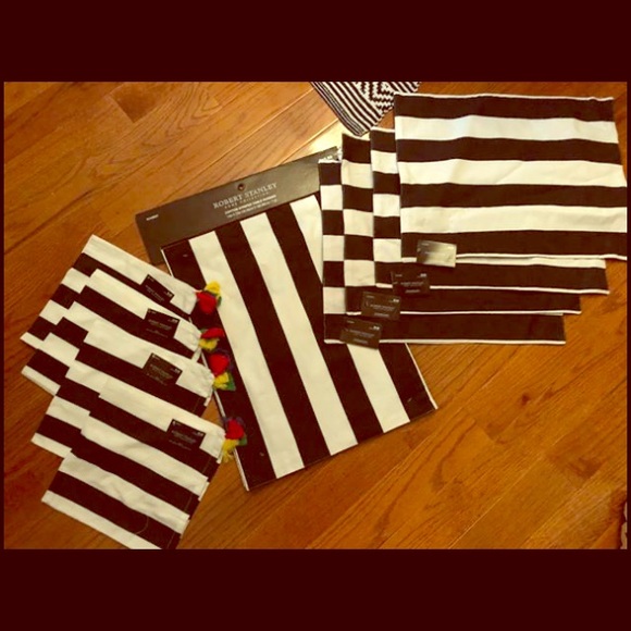 ‼️‼️‼️SOLD‼️‼️‼️ NEW Table Runner, 4 place mats, - Picture 1 of 1